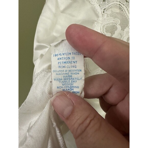 Vintage Lace Trimmed Camisole‎ Top Lingerie Size M Ivory Cream Adj Thin Straps - Picture 12 of 12